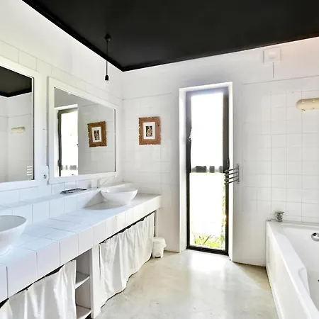 Vakantiehuis House With Swimming Pool